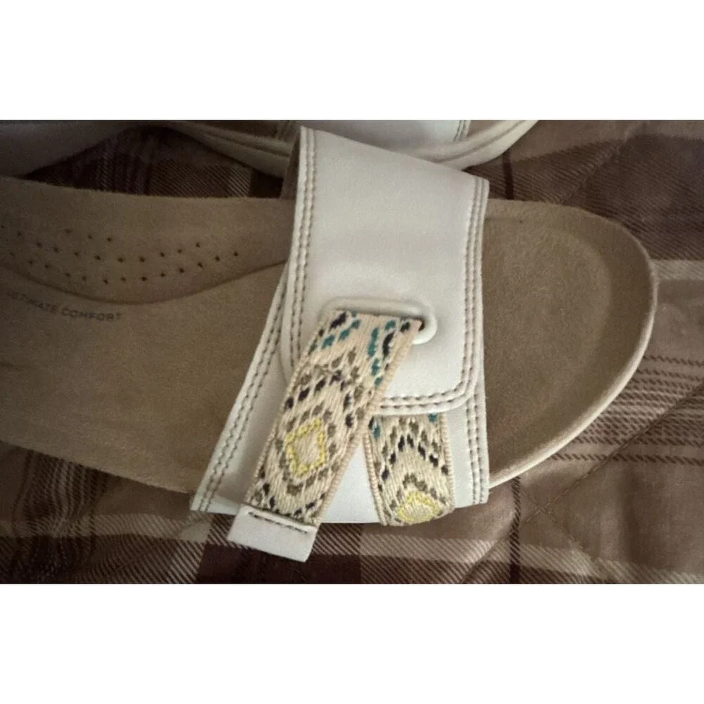 Clarks - Picture 6 of 9